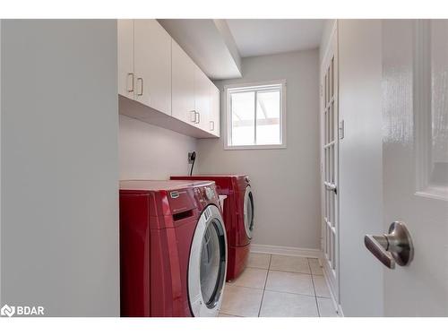 39 Oak Street, Alliston, ON - Indoor Photo Showing Laundry Room