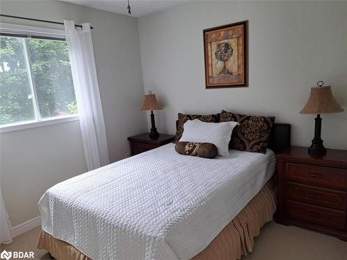 39 Oak Street, Alliston, ON - Indoor Photo Showing Bedroom
