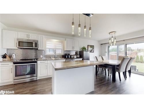 6241 Sam Iorfida Drive, Niagara Falls, ON - Indoor Photo Showing Kitchen With Upgraded Kitchen