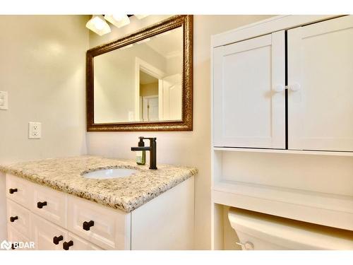 34 Belcourt Avenue, Barrie, ON - Indoor Photo Showing Bathroom