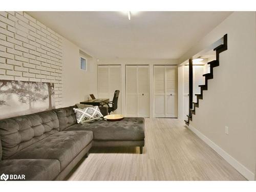 34 Belcourt Avenue, Barrie, ON - Indoor Photo Showing Living Room