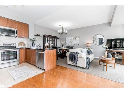 608-699 Aberdeen Boulevard, Midland, ON - Indoor Photo Showing Kitchen