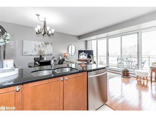 608-699 Aberdeen Boulevard, Midland, ON - Indoor Photo Showing Kitchen With Double Sink