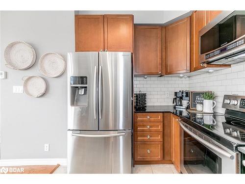 608-699 Aberdeen Boulevard, Midland, ON - Indoor Photo Showing Kitchen