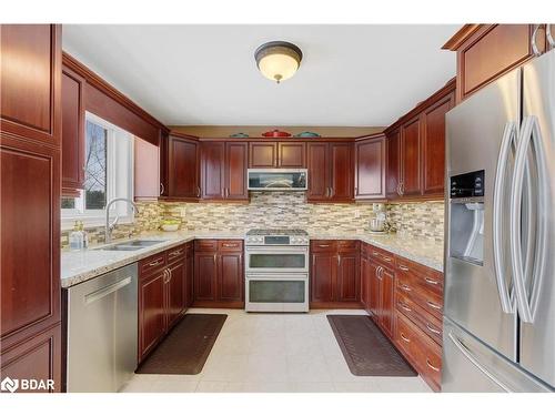 30 Capilano Court, Barrie, ON - Indoor Photo Showing Kitchen With Stainless Steel Kitchen With Double Sink With Upgraded Kitchen