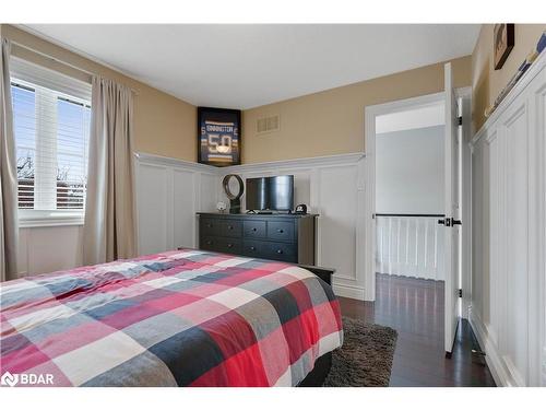 30 Capilano Court, Barrie, ON - Indoor Photo Showing Bedroom