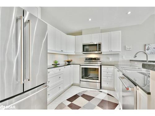 509-6 Toronto Street, Barrie, ON - Indoor Photo Showing Kitchen With Upgraded Kitchen