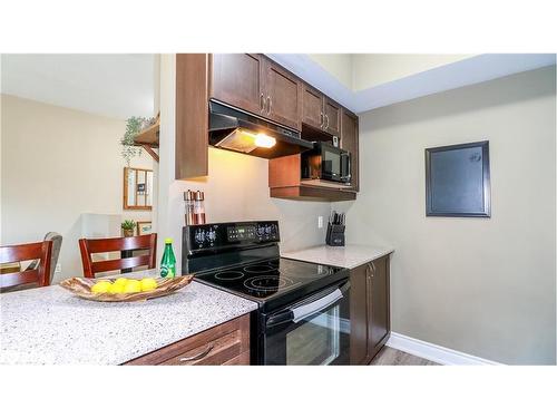 206-40 Ferndale Drive S, Barrie, ON - Indoor Photo Showing Kitchen