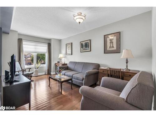 54 Natale Court Court, Bradford, ON - Indoor Photo Showing Living Room