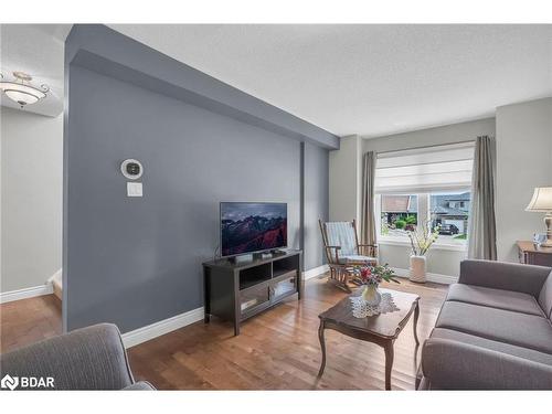 54 Natale Court Court, Bradford, ON - Indoor Photo Showing Living Room