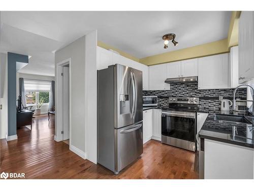 54 Natale Court Court, Bradford, ON - Indoor Photo Showing Kitchen With Stainless Steel Kitchen With Double Sink With Upgraded Kitchen