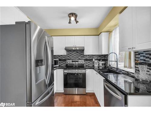 54 Natale Court Court, Bradford, ON - Indoor Photo Showing Kitchen With Stainless Steel Kitchen With Upgraded Kitchen