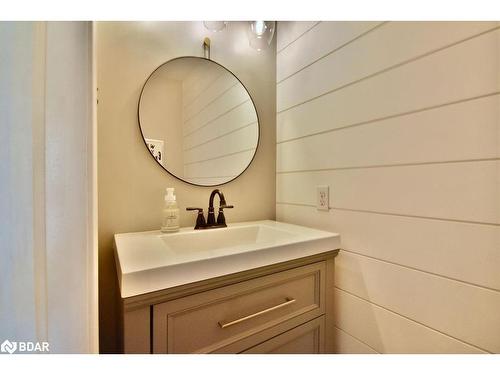 52 Versailles Crescent, Barrie, ON - Indoor Photo Showing Bathroom