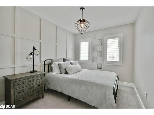 52 Versailles Crescent, Barrie, ON - Indoor Photo Showing Bedroom