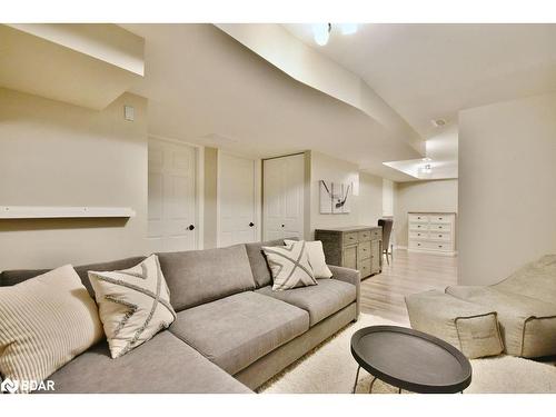 52 Versailles Crescent, Barrie, ON - Indoor Photo Showing Living Room