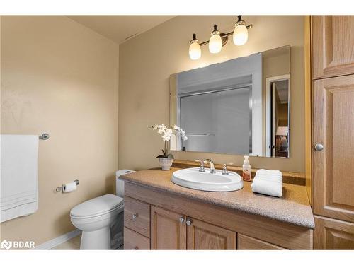 19 Peck Street, Barrie, ON - Indoor Photo Showing Bathroom