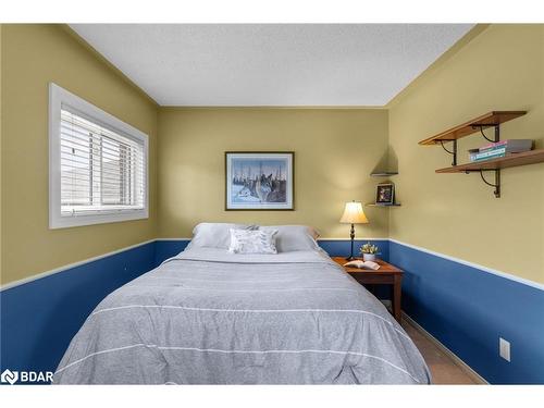 19 Peck Street, Barrie, ON - Indoor Photo Showing Bedroom