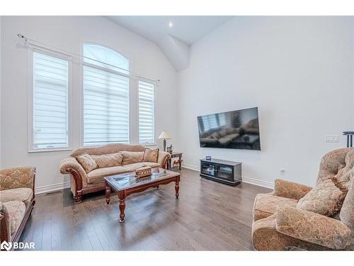 1973 Boyes Street, Innisfil, ON - Indoor Photo Showing Living Room