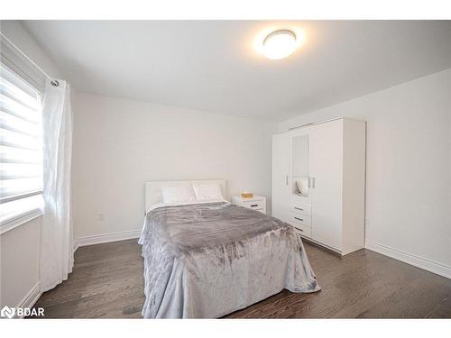 1973 Boyes Street, Innisfil, ON - Indoor Photo Showing Bedroom