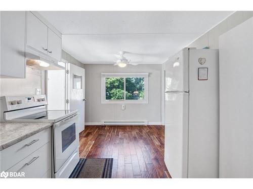 59 Hawthorne Drive, Innisfil, ON - Indoor Photo Showing Kitchen