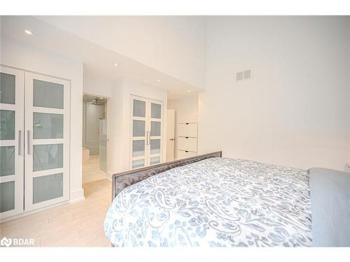 1627 Houston Avenue, Innisfil, ON - Indoor Photo Showing Bedroom