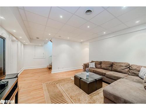 1627 Houston Avenue, Innisfil, ON - Indoor Photo Showing Living Room