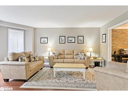 20 Iris Crescent, Brampton, ON - Indoor Photo Showing Living Room