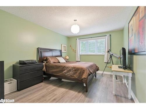 20 Iris Crescent, Brampton, ON - Indoor Photo Showing Bedroom