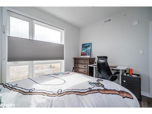 302-299 Cundles Road, Barrie, ON - Indoor Photo Showing Bedroom