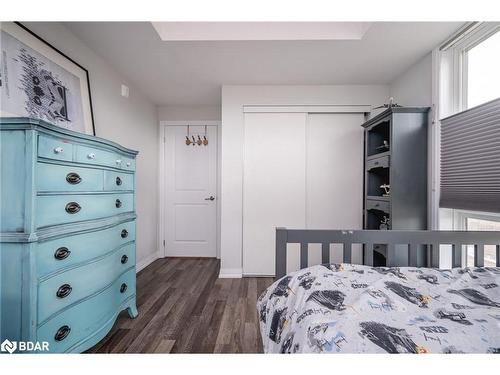 302-299 Cundles Road, Barrie, ON - Indoor Photo Showing Bedroom