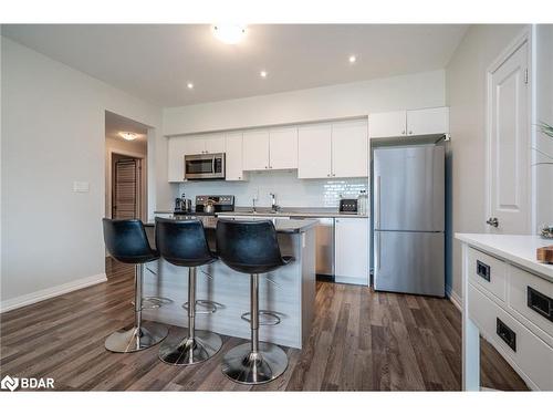 302-299 Cundles Road, Barrie, ON - Indoor Photo Showing Kitchen With Upgraded Kitchen