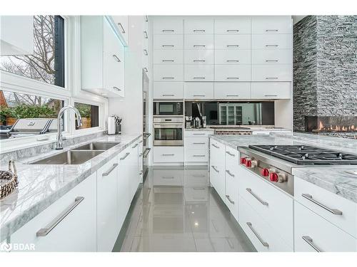 125 Craigmore Crescent, The Blue Mountains, ON - Indoor Photo Showing Kitchen With Double Sink With Upgraded Kitchen