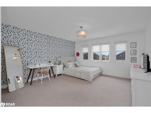 61 Sovereign'S Gate, Barrie, ON - Indoor Photo Showing Bedroom