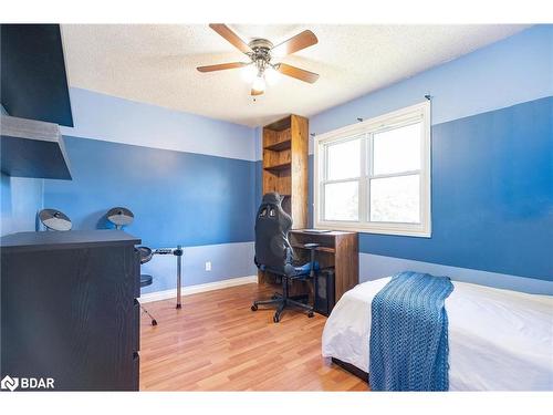 220 Mary Anne Drive, Barrie, ON - Indoor Photo Showing Bedroom