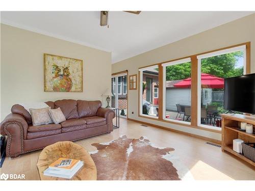 97 Puget Street, Barrie, ON - Indoor Photo Showing Living Room