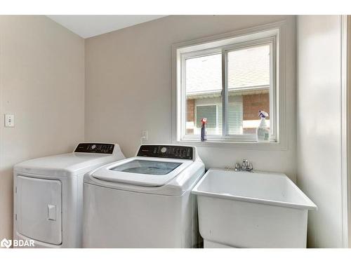 1067 Leslie Drive, Alcona, ON - Indoor Photo Showing Laundry Room