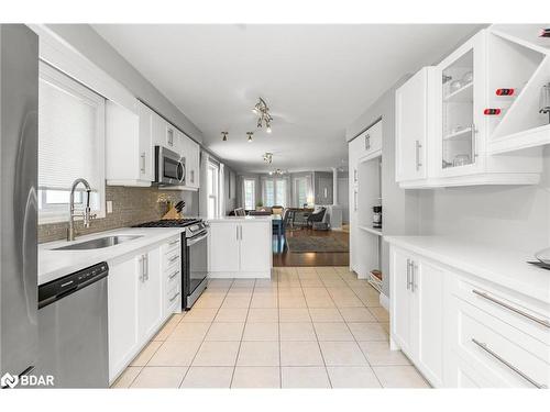109 Ruffet Drive, Barrie, ON - Indoor Photo Showing Kitchen With Upgraded Kitchen
