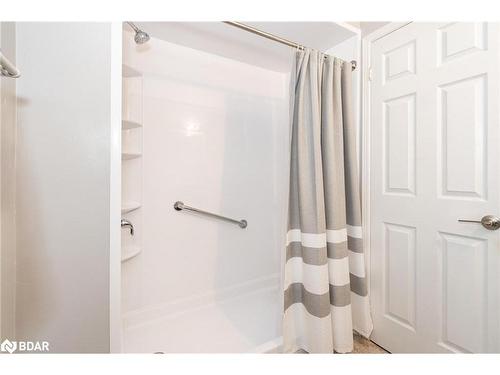 38 River Ridge Road, Barrie, ON - Indoor Photo Showing Bathroom