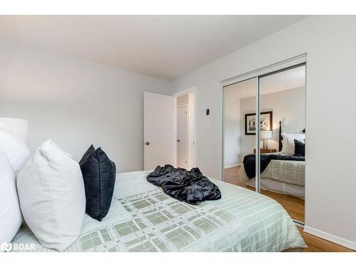 83 Marshall Street, Barrie, ON - Indoor Photo Showing Bedroom