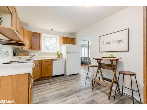 83 Marshall Street, Barrie, ON - Indoor Photo Showing Kitchen