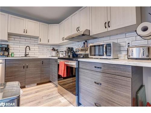 447 Sundial Drive, Orillia, ON - Indoor Photo Showing Kitchen With Upgraded Kitchen