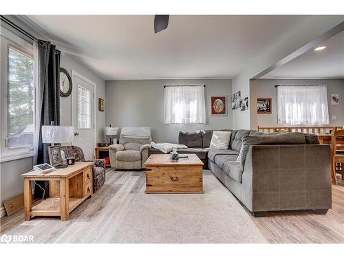 447 Sundial Drive, Orillia, ON - Indoor Photo Showing Living Room