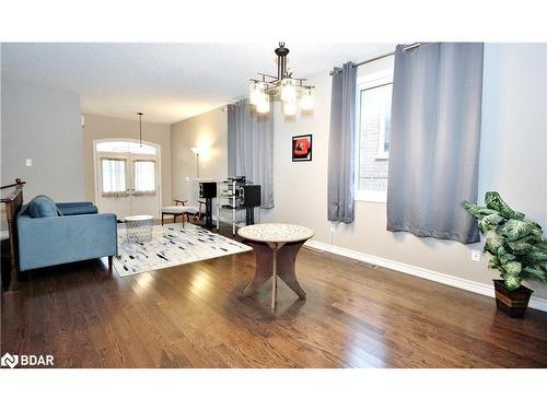 1117 Westmount Avenue, Innisfil, ON - Indoor Photo Showing Living Room