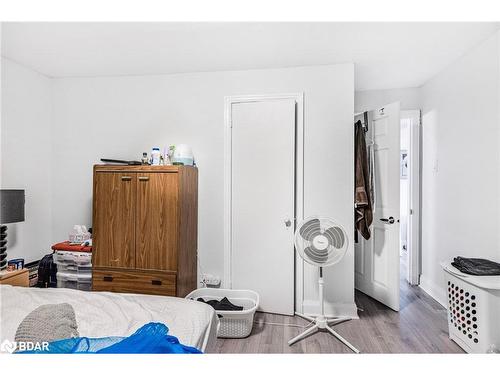 44 Alfred Street, Barrie, ON - Indoor Photo Showing Bedroom