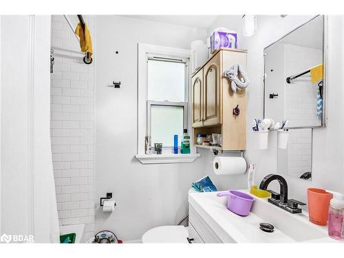 44 Alfred Street, Barrie, ON - Indoor Photo Showing Bathroom