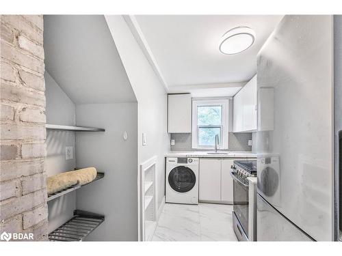 44 Alfred Street, Barrie, ON - Indoor Photo Showing Laundry Room