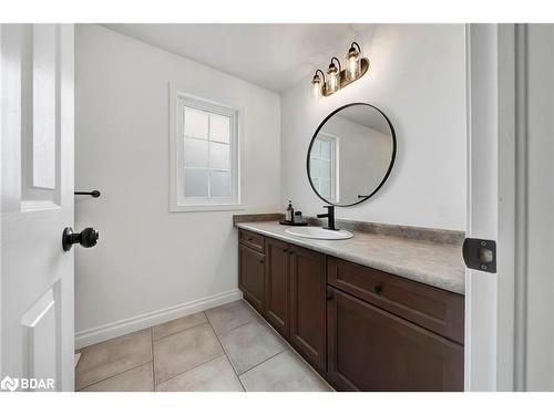 260 Parkvale Drive, Kitchener, ON - Indoor Photo Showing Bathroom