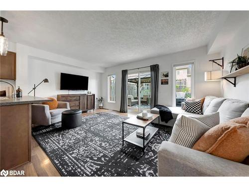 260 Parkvale Drive, Kitchener, ON - Indoor Photo Showing Living Room