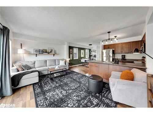 260 Parkvale Drive, Kitchener, ON - Indoor Photo Showing Living Room