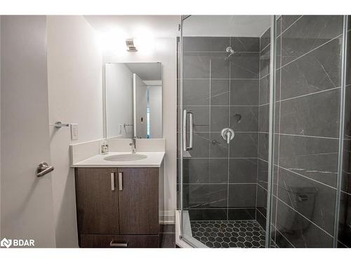 306-58 Lakeside Terrace, Barrie, ON - Indoor Photo Showing Bathroom